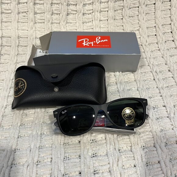 Ray Ban Wayfarer Sunglasses - Picture 7 of 7